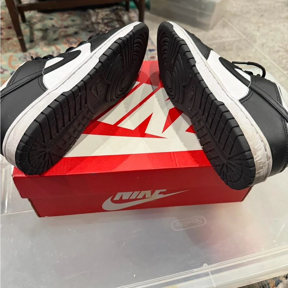Nike Black and White Athletic‎ Shoes